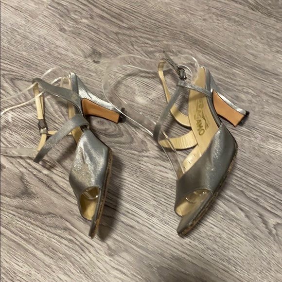 Salvatore Ferragamo heels - Picture 3 of 5